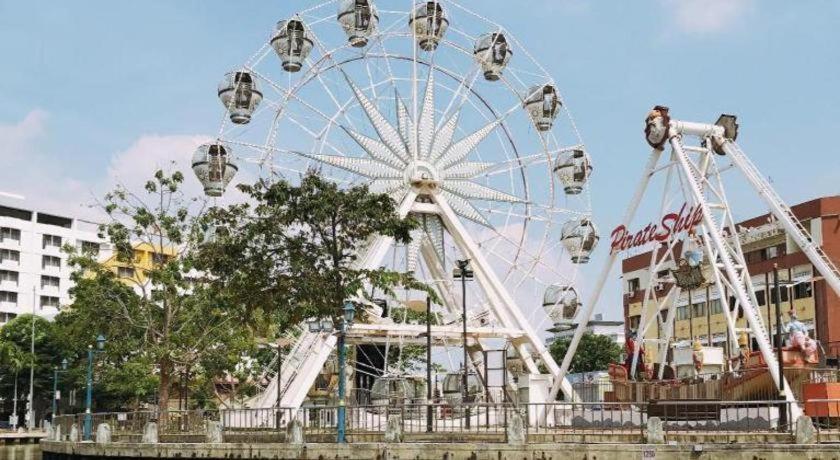 Hotel Zamburger Plaza Mahkota Malakka Dış mekan fotoğraf